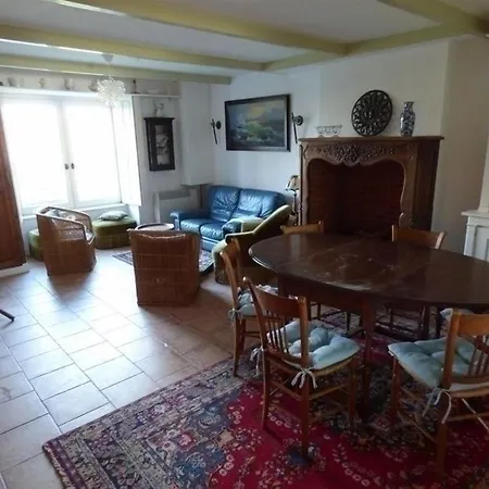 House Maison De Caractere Dans Le Bourg De Dom wakacyjny *